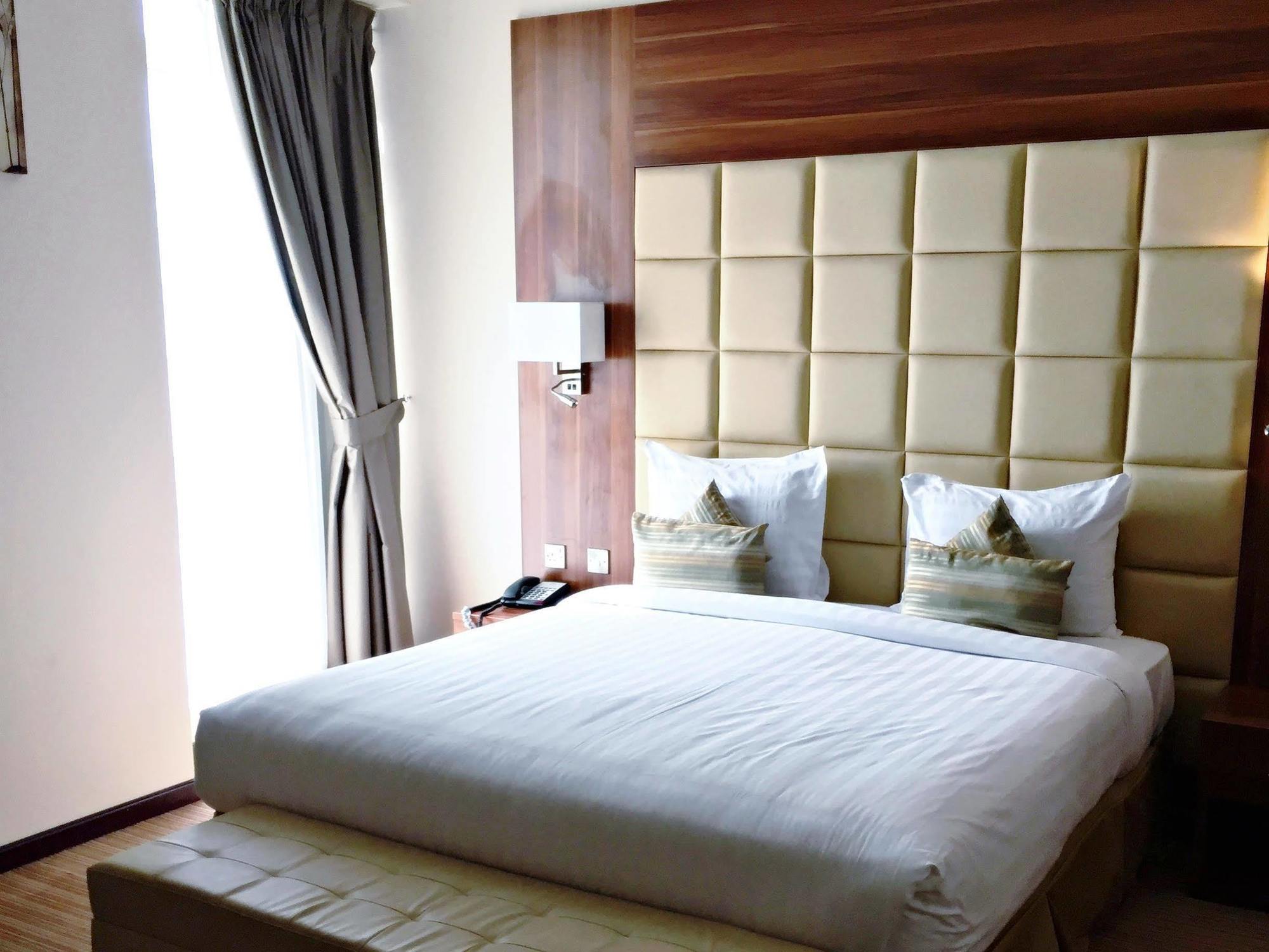 Golden Ocean Hotel Ad Dawhah Esterno foto