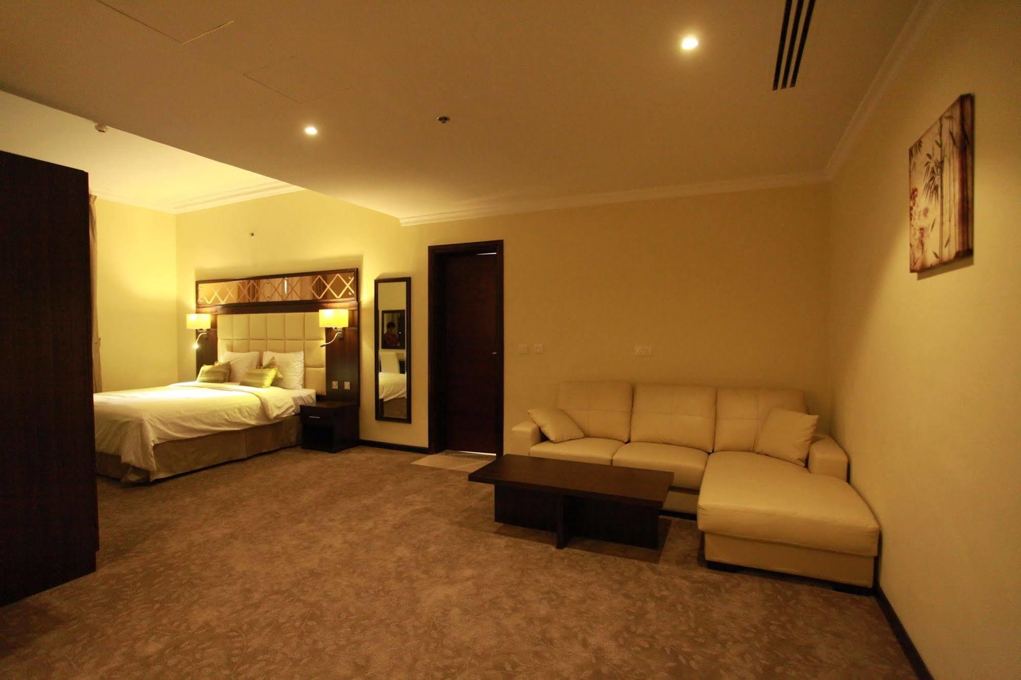 Golden Ocean Hotel Ad Dawhah Esterno foto