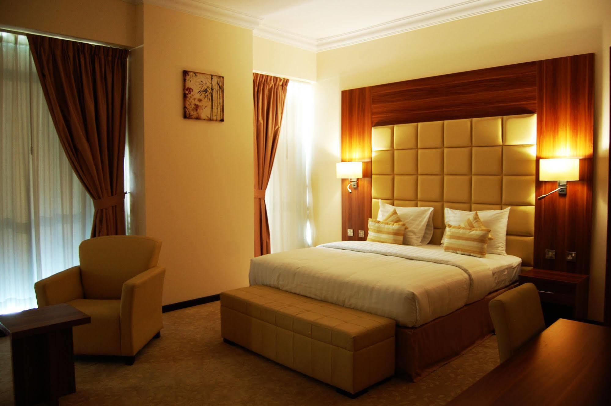 Golden Ocean Hotel Ad Dawhah Esterno foto