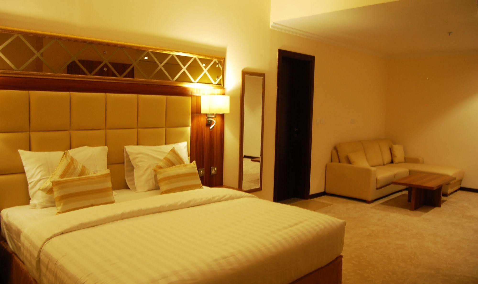 Golden Ocean Hotel Ad Dawhah Esterno foto